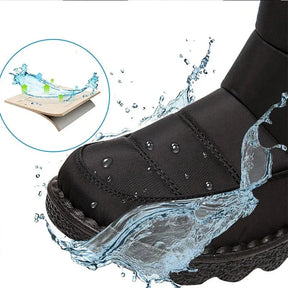 Bota Confortável Peluciada com Fechamento em Velcro